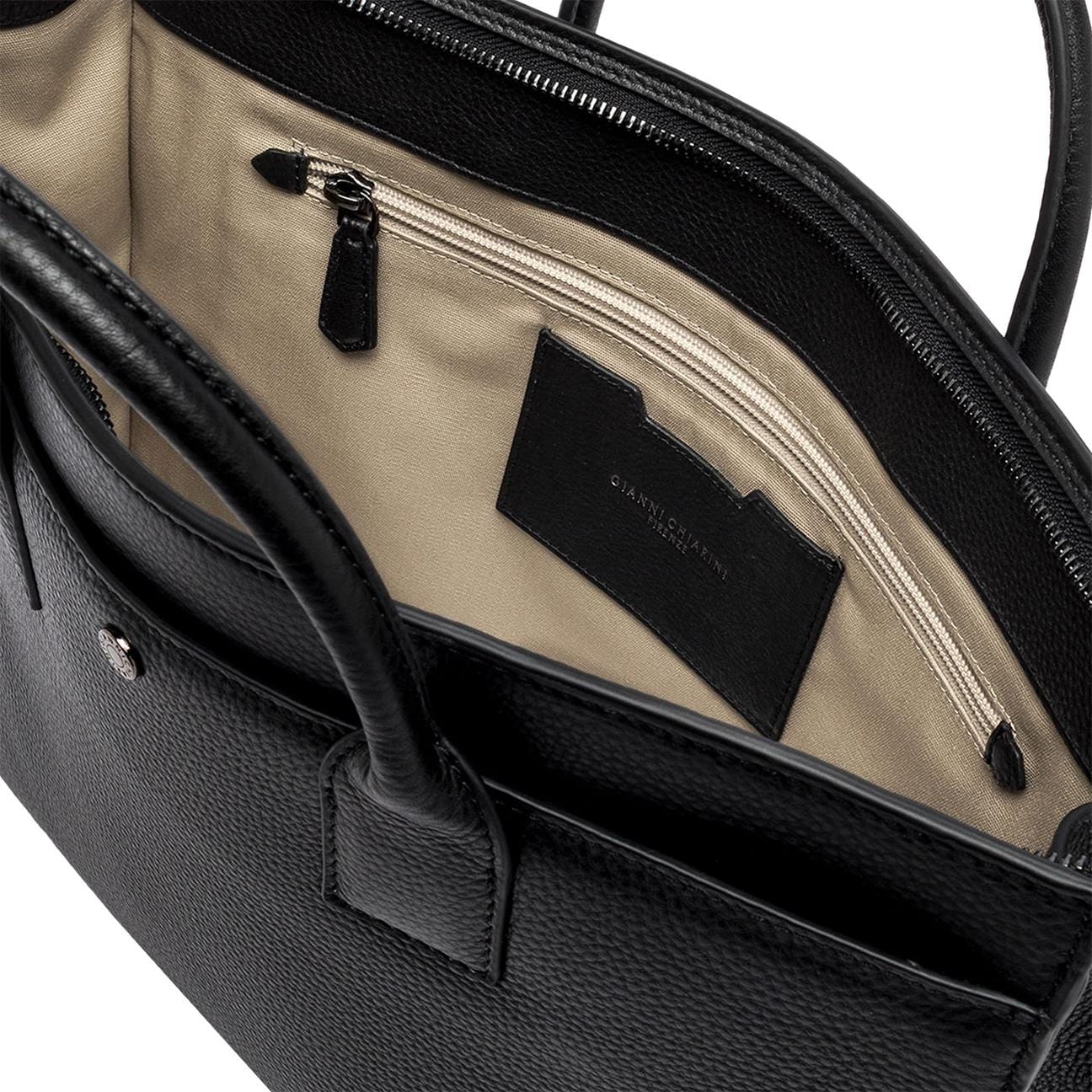 GIANNI CHIARINI Borsa uomo in pelle martellata Nero