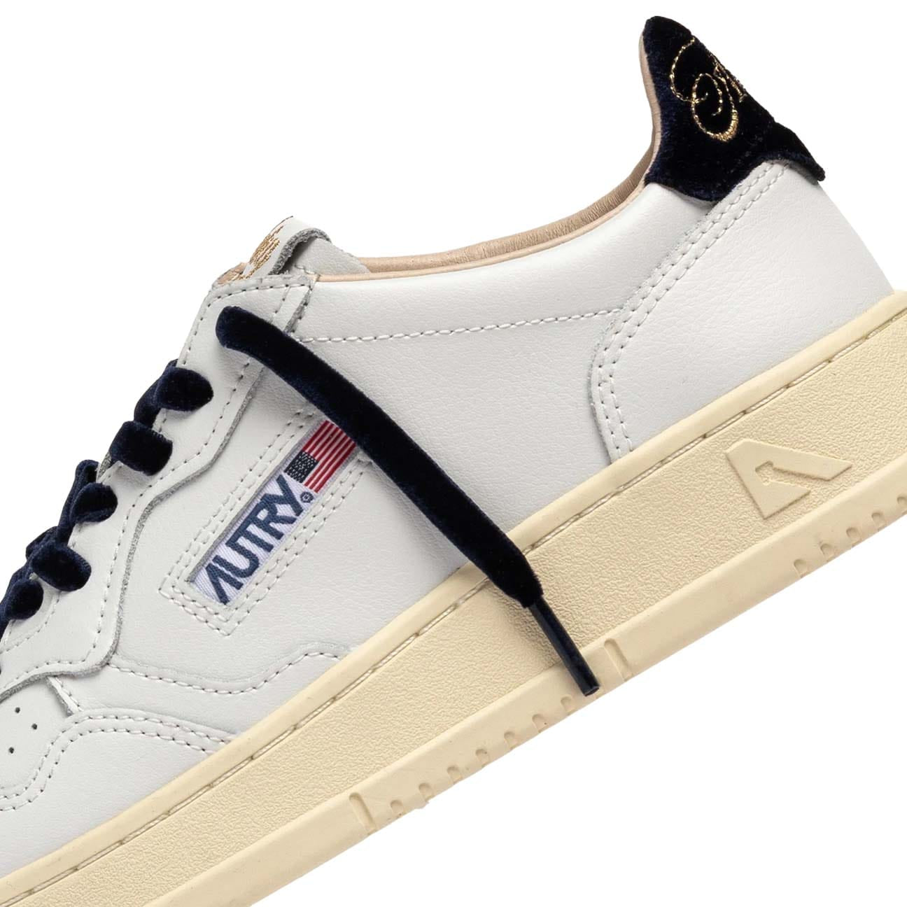 AUTRY Sneakers donna Medalist Low VZ02 Bianco e Blue