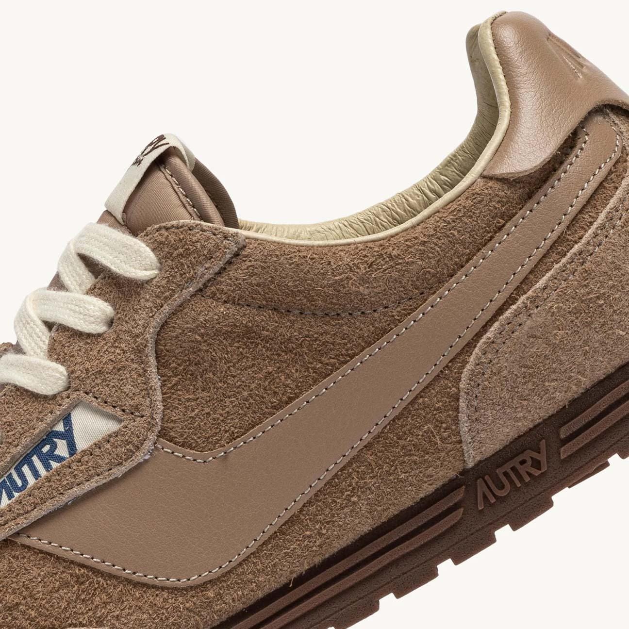 AUTRY Sneakers donna Windspin in suede Peanut