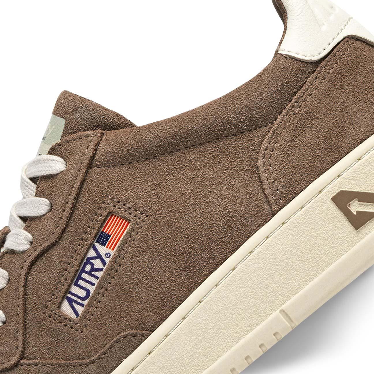 AUTRY Sneakers uomo Medalist Low UH10 in suede Cigaro